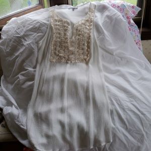 Beautiful, flowy Market & Spruce top. Size small